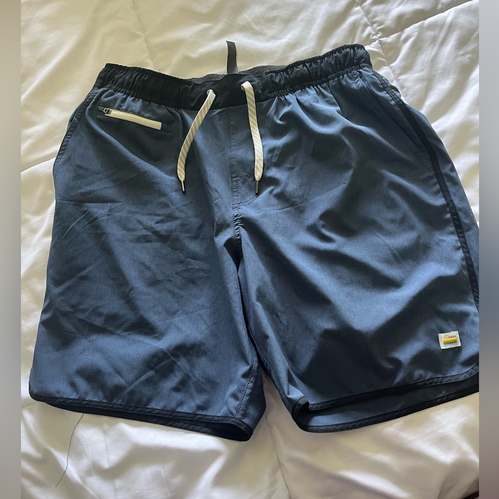 Vuori shorts, size L, navy blue